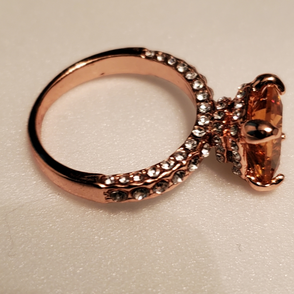 NWOT Amber square princess cut rhinestone rose gold tone ring. Size 7 - Picture 3 of 7